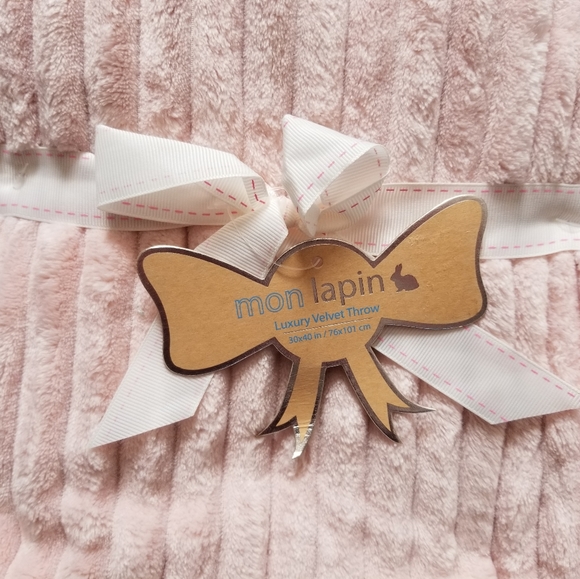 NWT Mon Lapin Rose Velvet Throw - Picture 2 of 4